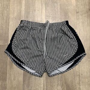 Womens NWOT Nike Running Dri Fit Geometrical Gym Athletic‎ Shorts